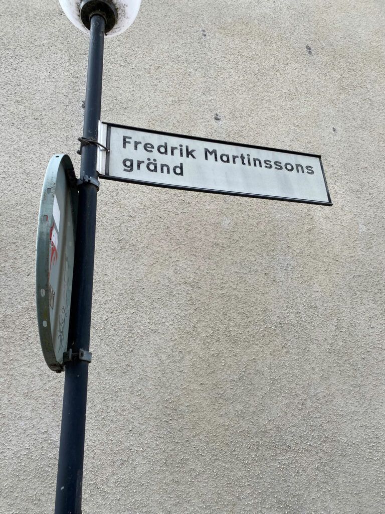 En bild på en skylt som visar en gatuadress.