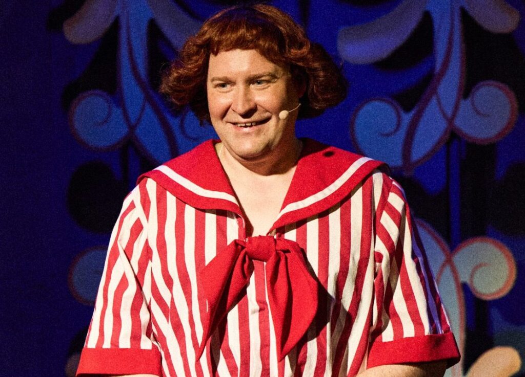 SvenskaRevyn_-398-2-scaled-e1766056441375