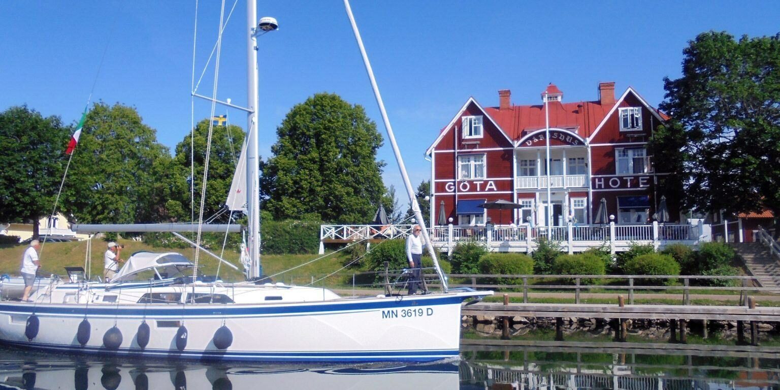 Båta i Göta Kanal