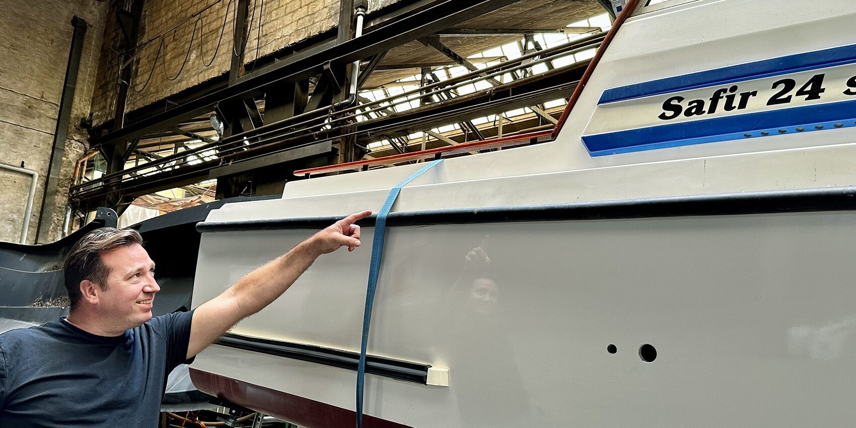 Pontus Björsner på Göta Kanal Charter visar den nya elbåten som ska byggas färdigt till säsongen 2024.